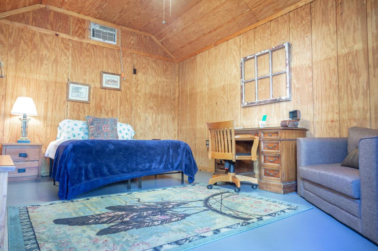 Kick Back Ranch Hotel Ramer Exterior photo