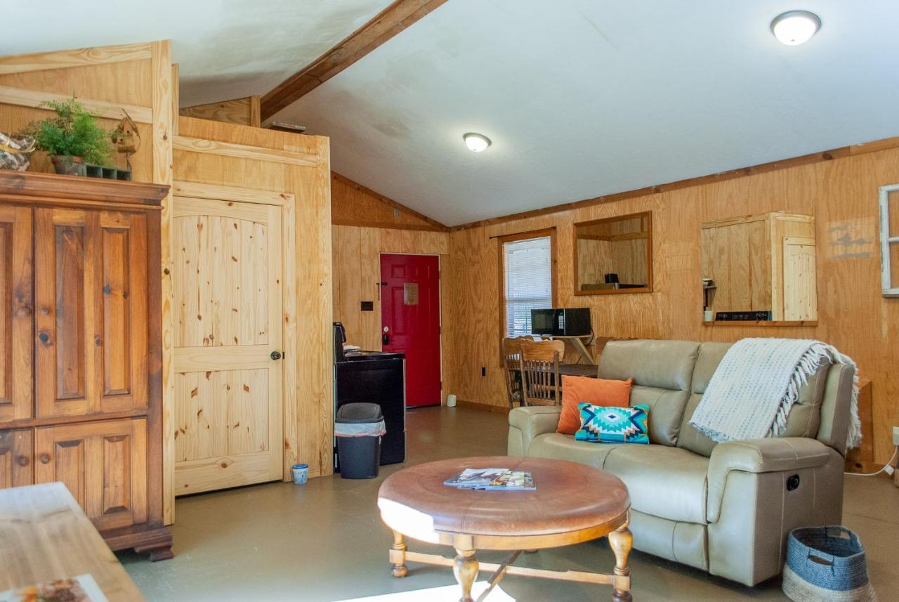 Kick Back Ranch Hotel Ramer Exterior photo