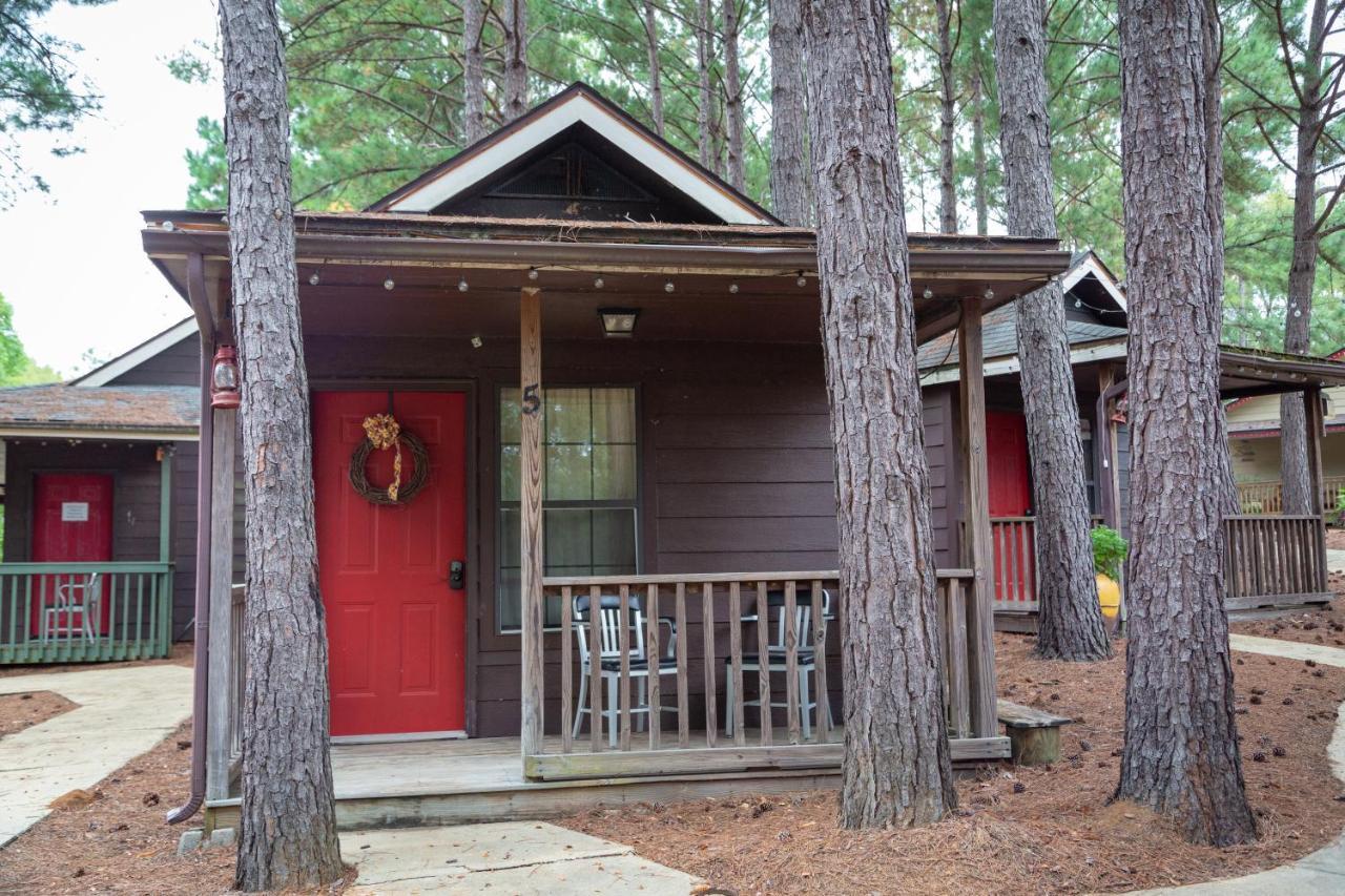 Kick Back Ranch Hotel Ramer Exterior photo
