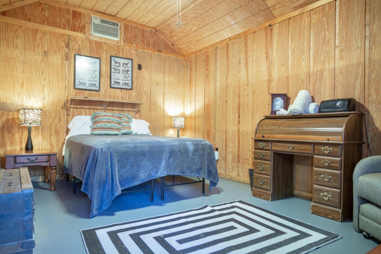 Kick Back Ranch Hotel Ramer Exterior photo