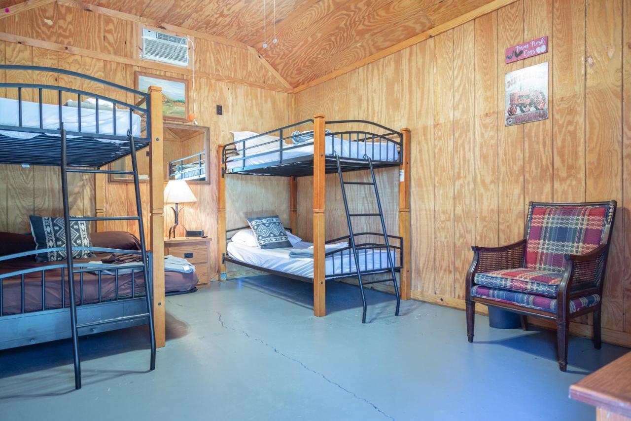 Kick Back Ranch Hotel Ramer Exterior photo