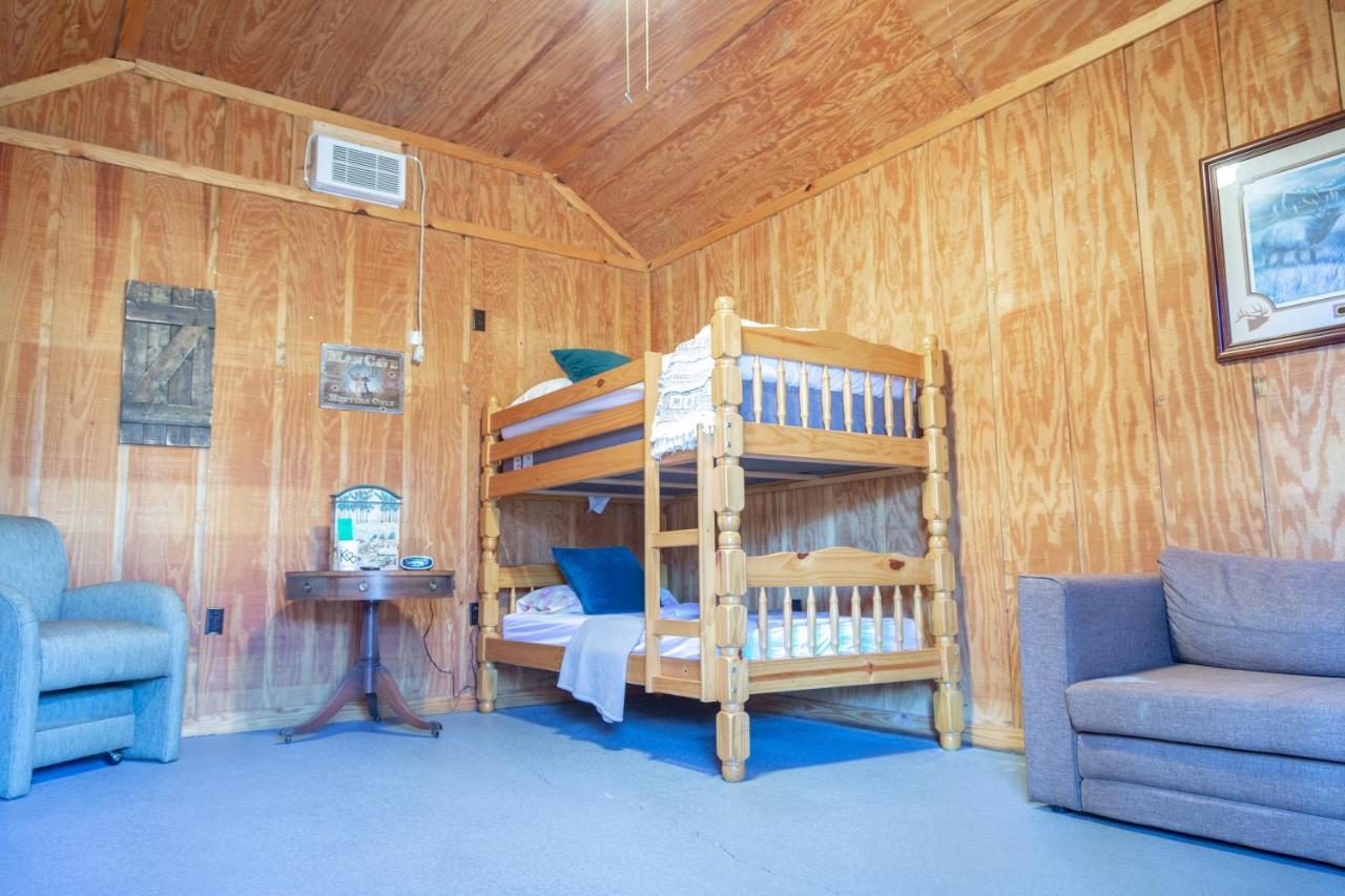 Kick Back Ranch Hotel Ramer Exterior photo