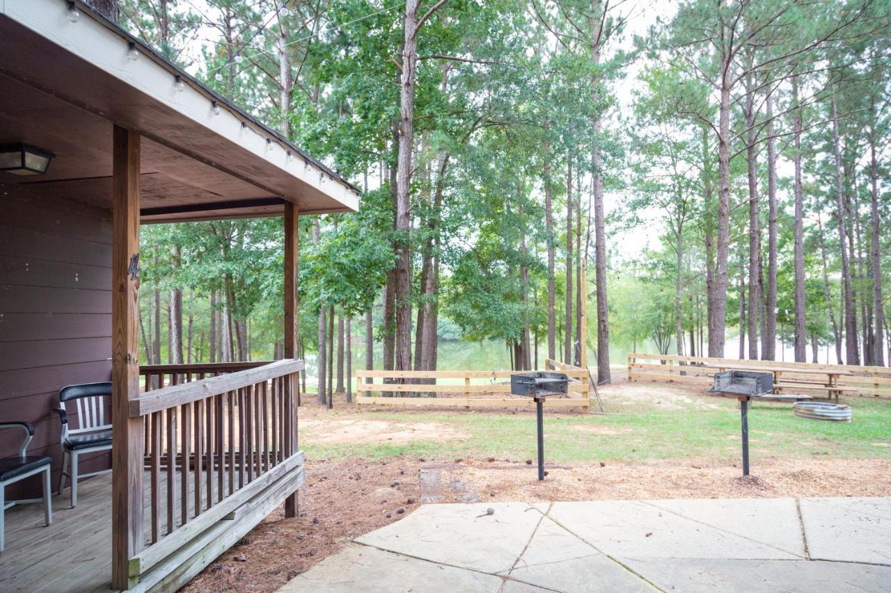 Kick Back Ranch Hotel Ramer Exterior photo
