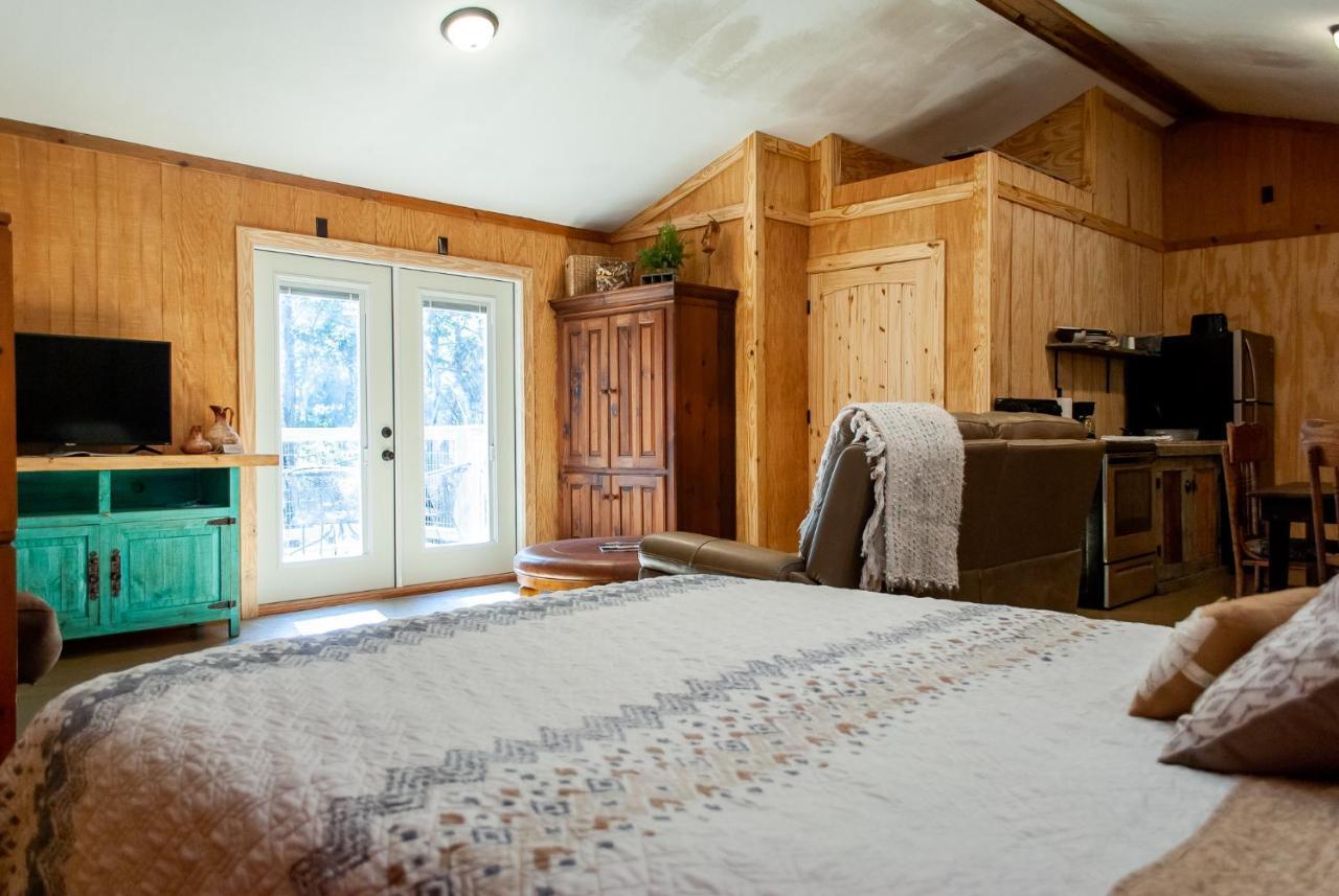Kick Back Ranch Hotel Ramer Exterior photo