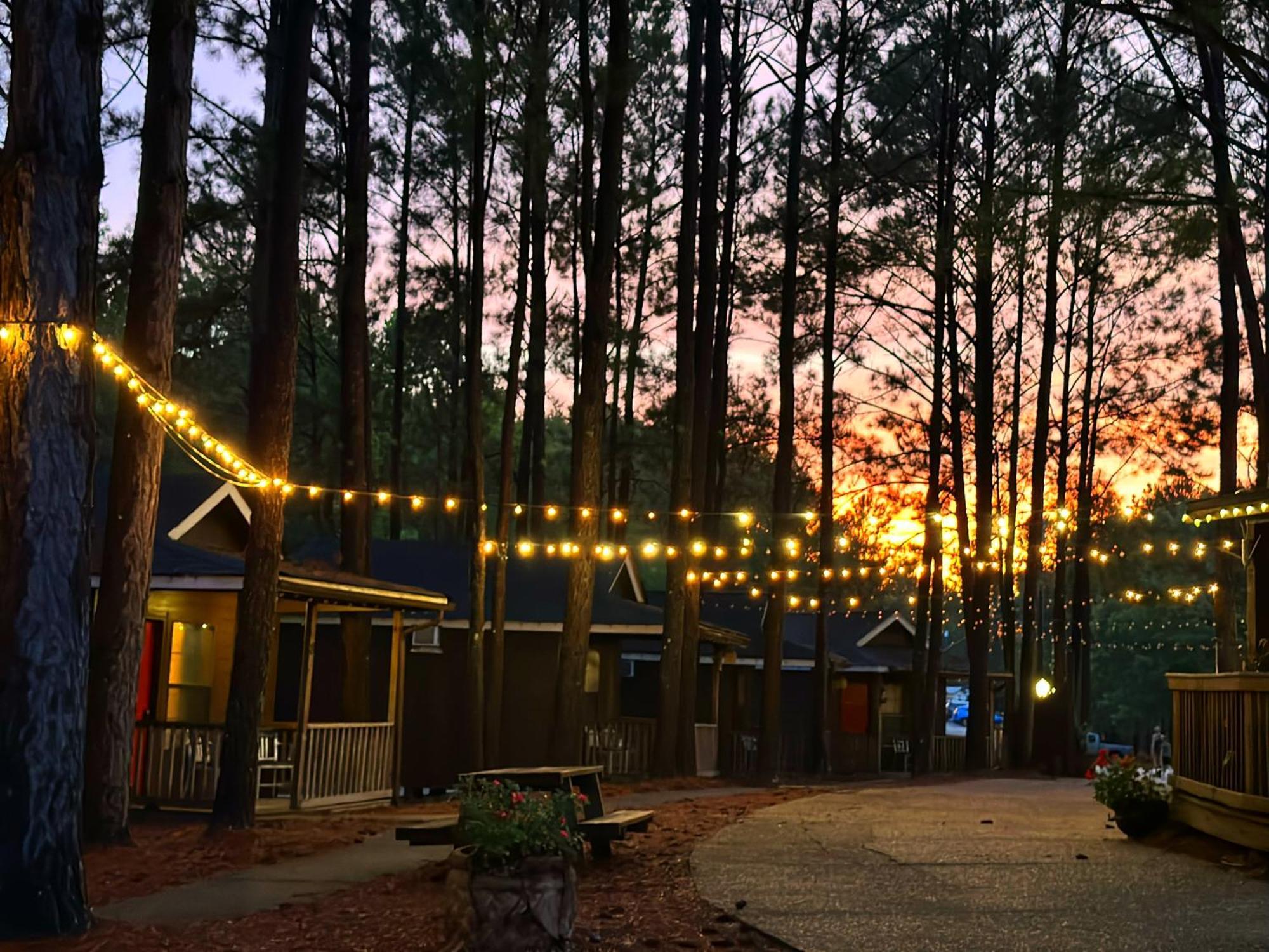 Kick Back Ranch Hotel Ramer Exterior photo