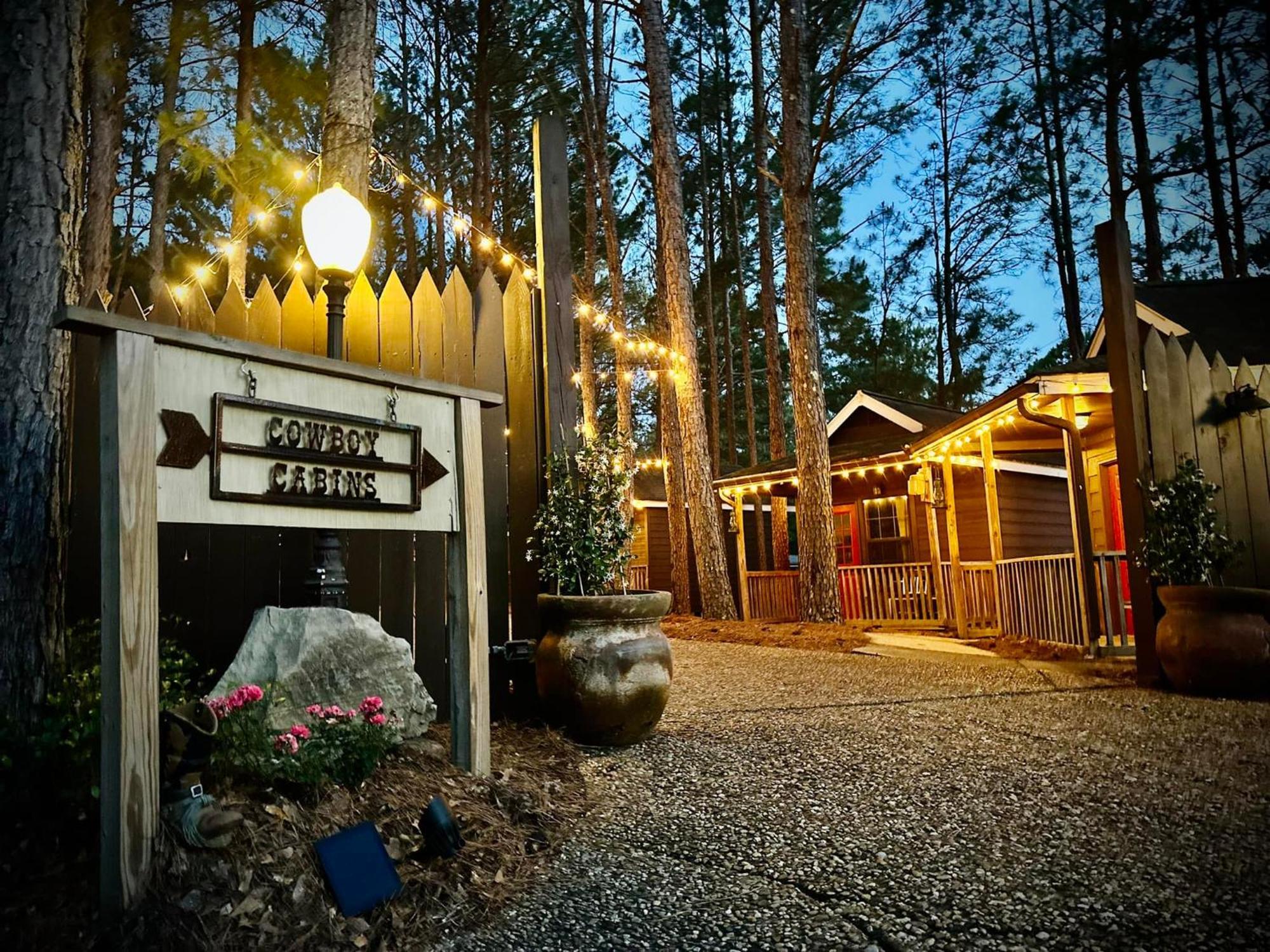 Kick Back Ranch Hotel Ramer Exterior photo