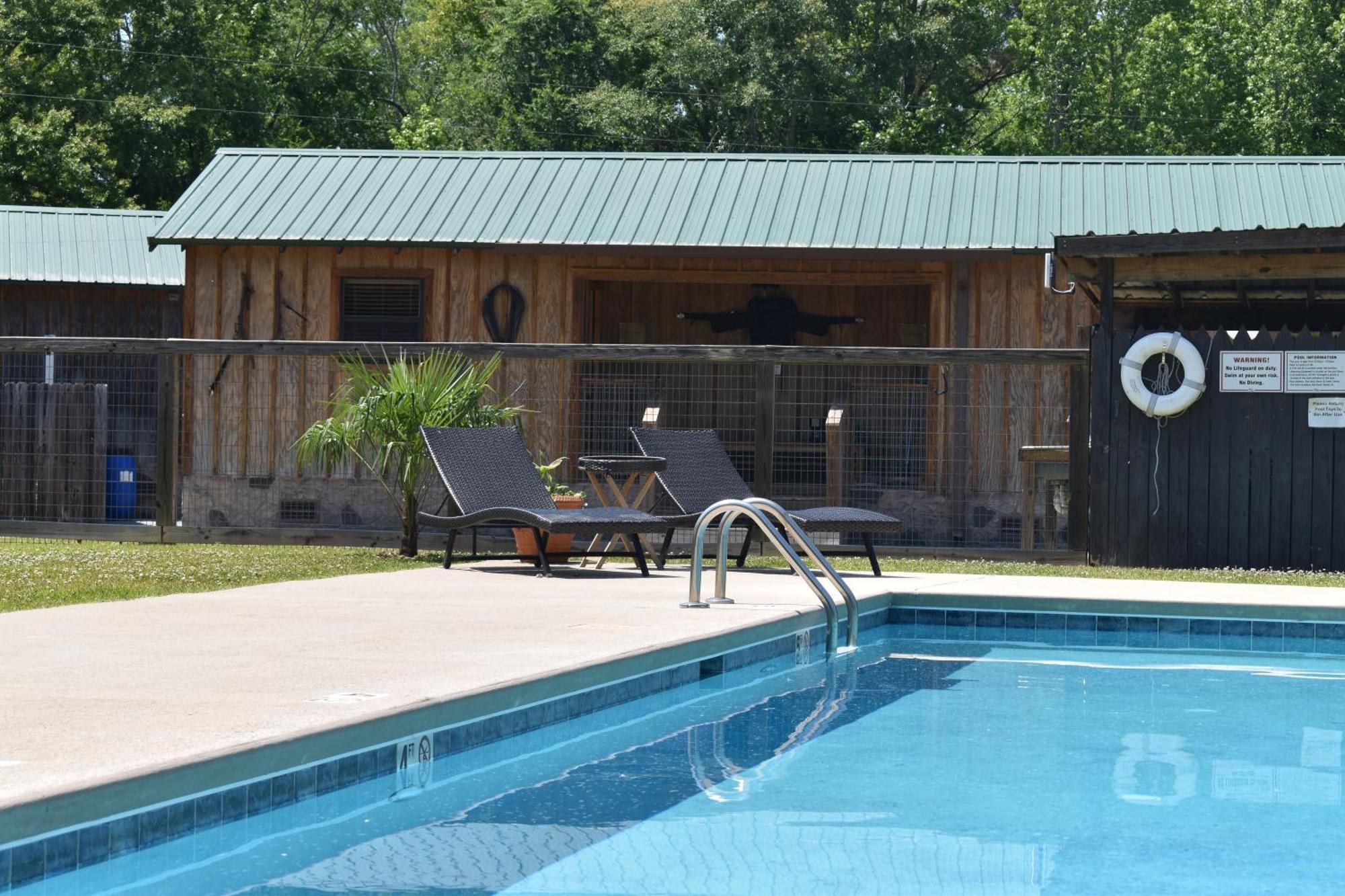Kick Back Ranch Hotel Ramer Exterior photo