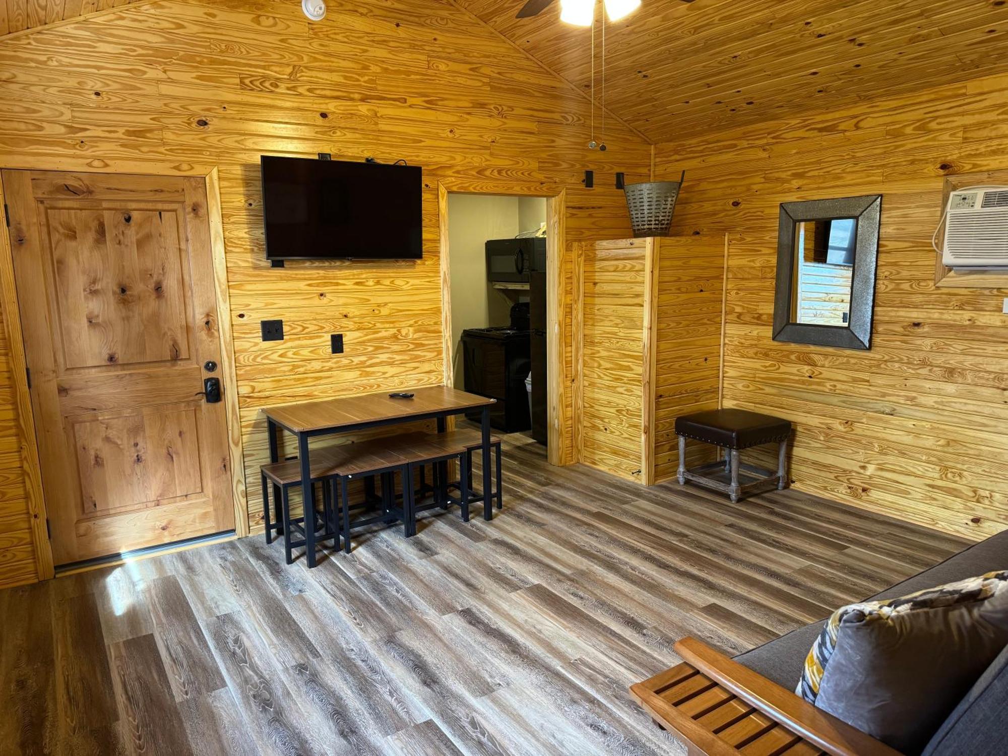 Kick Back Ranch Hotel Ramer Exterior photo